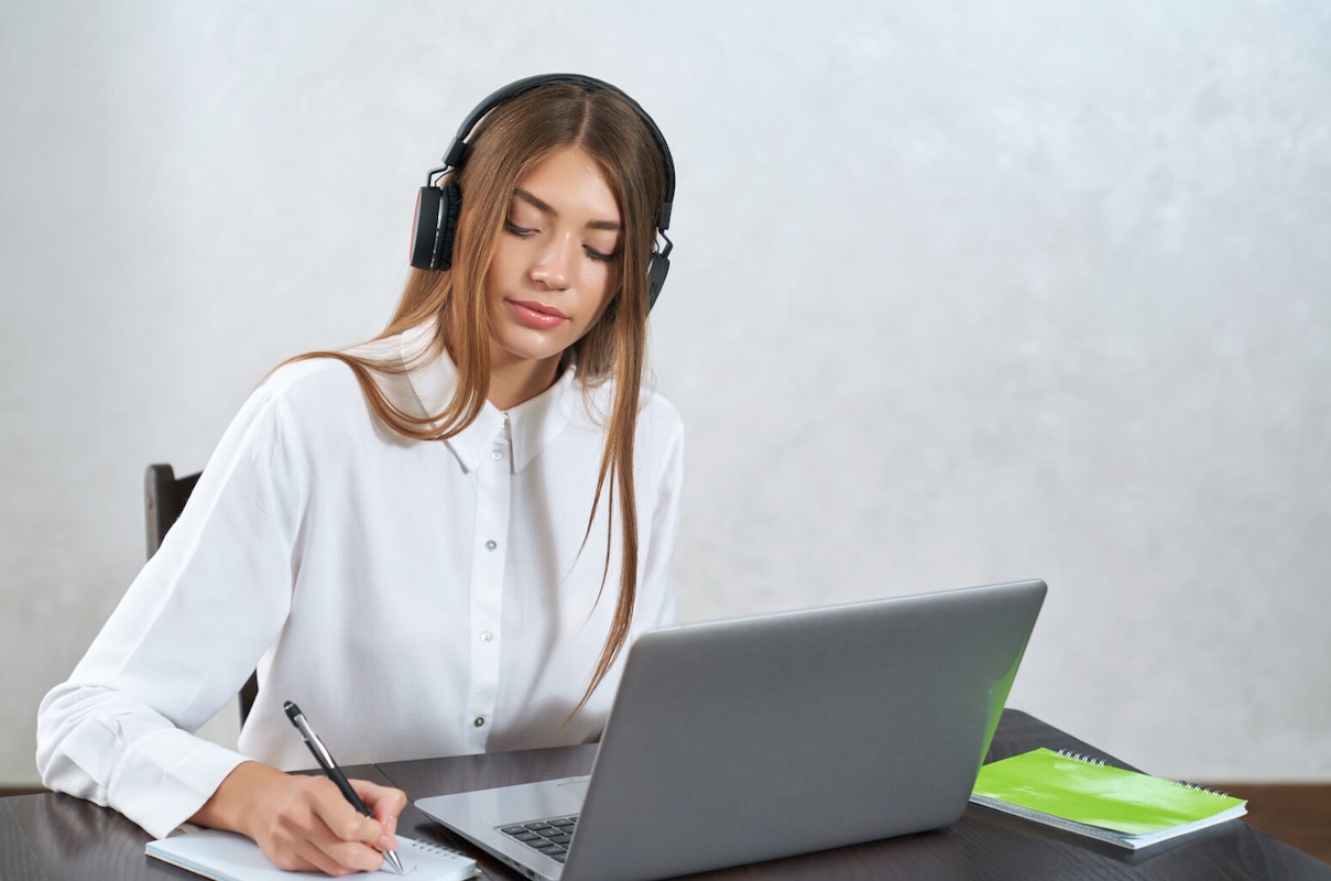 How to Choose the Best Platform for Hosting Your Online Course hero image